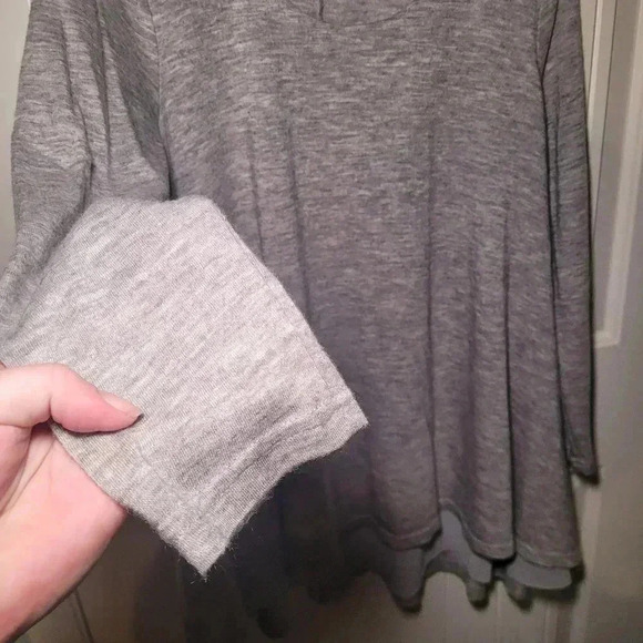 Umgee high low top long sleeve size medium - Picture 3 of 7